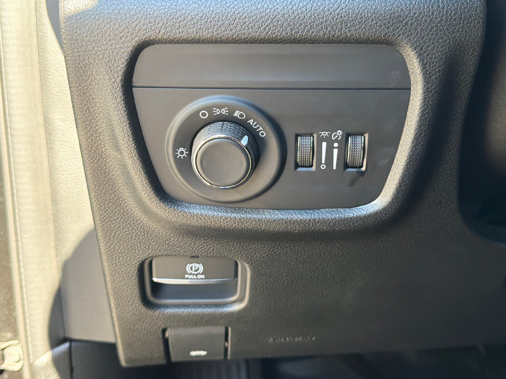 Used 2024 Jeep Grand Cherokee L Altitude AWD/4WD image 34