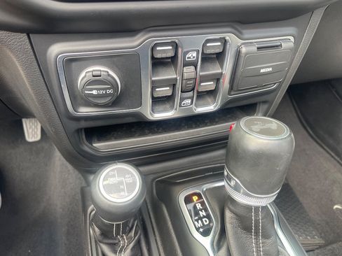 Used 2023 Jeep Wrangler Unlimited Sahara AWD/4WD image 14