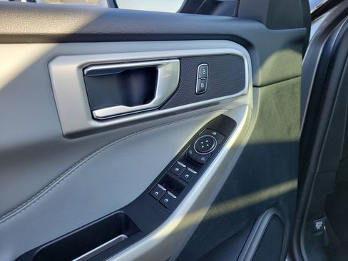 Certified 2022 Ford Explorer XLT w/ Equipment Group 202A image 19