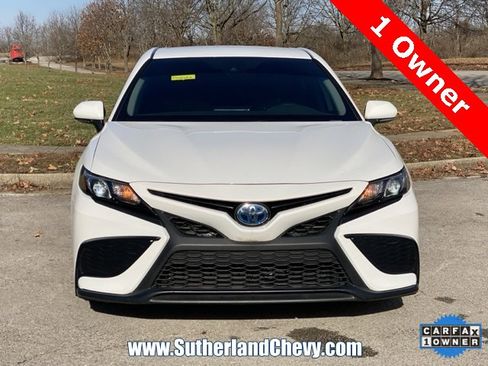 Used 2024 Toyota Camry SE image 2