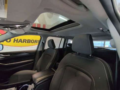 Used 2023 Jeep Grand Cherokee Laredo AWD/4WD image 23