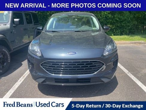 Used 2022 Ford Escape SE w/ SE Sport Appearance Package AWD/4WD image 2