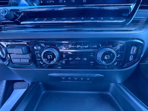 Used 2024 Chevrolet Silverado 2500 ZR2 w/ Technology Package image 27