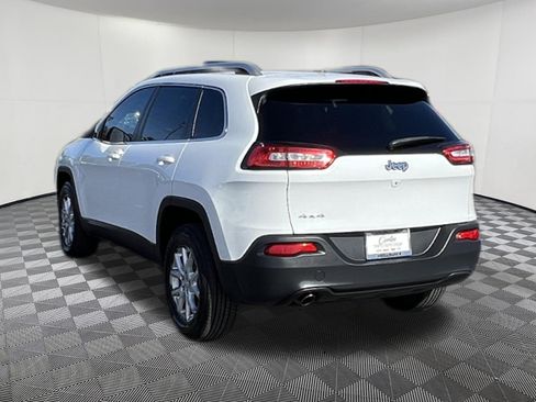 Used 2017 Jeep Cherokee Latitude AWD/4WD image 4