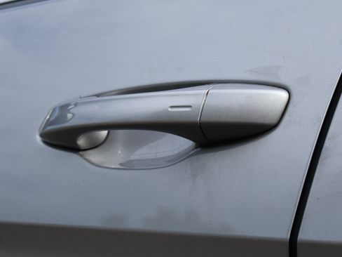 Used 2024 Volkswagen Atlas SE image 31