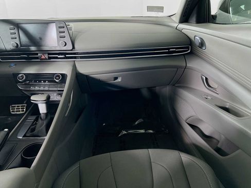 Certified 2025 Hyundai Elantra Sport image 24