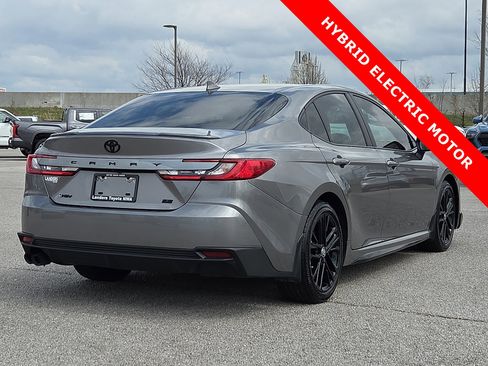 Used 2025 Toyota Camry SE w/ Convenience Package image 5