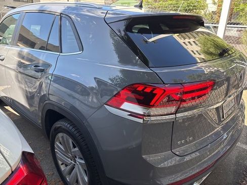 Certified 2022 Volkswagen Atlas Cross Sport SE image 5