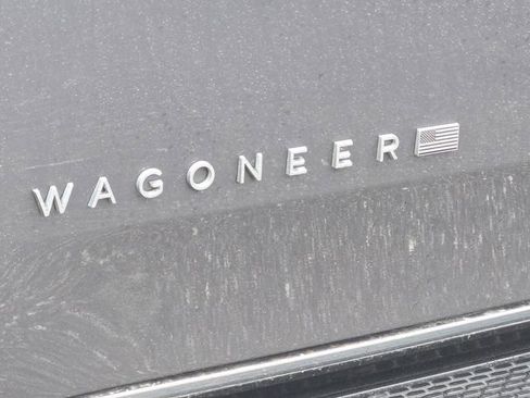 Used 2023 Jeep Wagoneer L Series II AWD/4WD image 11