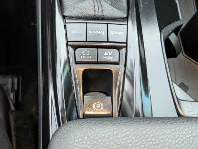 Used 2025 Toyota Camry SE w/ Convenience Package FWD image 16