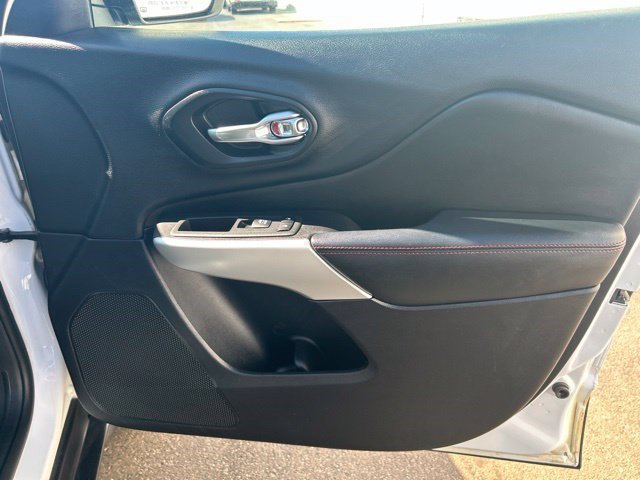 Used 2018 Jeep Cherokee Trailhawk w/ Comfort & Convenience Group AWD/4WD image 41