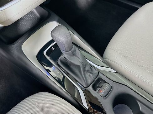 Used 2022 Toyota Corolla LE image 16