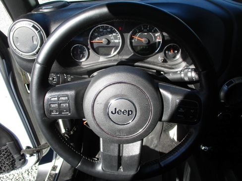 Used 2016 Jeep Wrangler Unlimited Rubicon w/ Max Tow Package AWD/4WD image 13