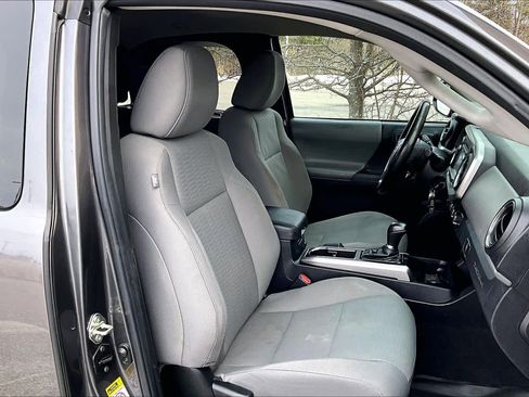 Used 2016 Toyota Tacoma SR5 image 7
