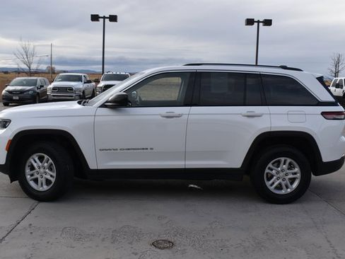 Used 2023 Jeep Grand Cherokee Laredo image 8