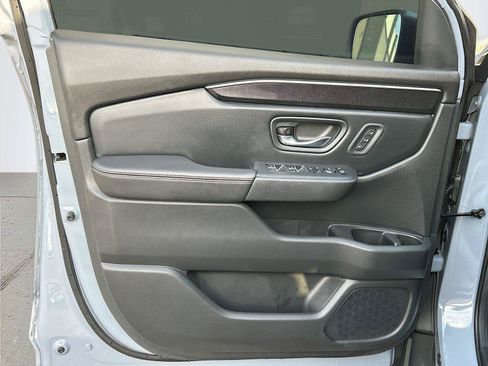 Used 2024 Honda Pilot Elite image 24
