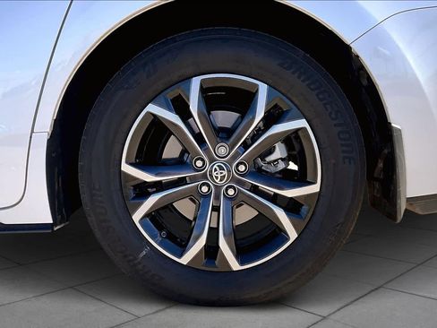 Used 2025 Toyota Sienna Platinum image 10