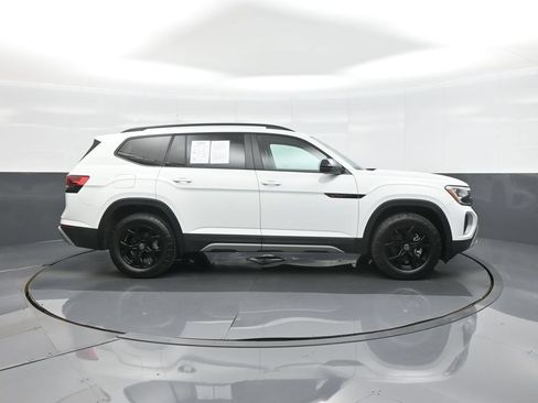 Used 2024 Volkswagen Atlas Peak Edition SE AWD/4WD image 8