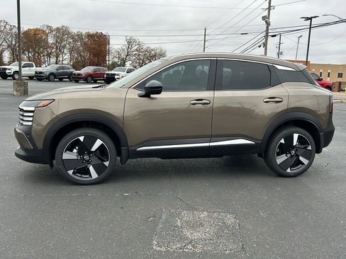 New 2026 Nissan Kicks SR image 3