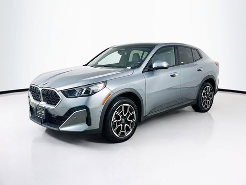 Used 2025 BMW X2 xDrive28i AWD/4WD image 3