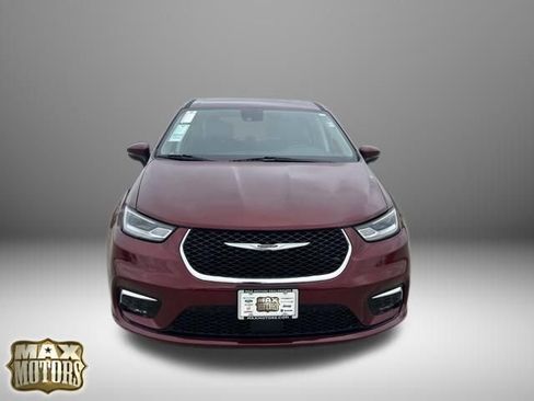 Used 2023 Chrysler Pacifica Touring-L image 14