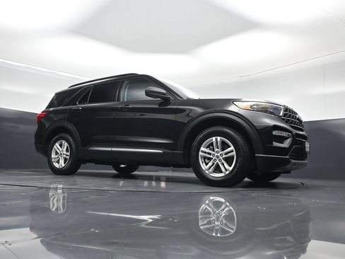 Used 2022 Ford Explorer XLT AWD/4WD image 4