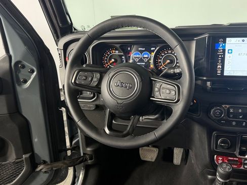 Used 2025 Jeep Gladiator Rubicon AWD/4WD image 15