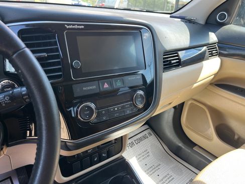 Used 2018 Mitsubishi Outlander SE image 9