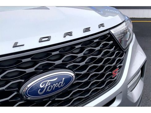 Used 2022 Ford Explorer ST image 32
