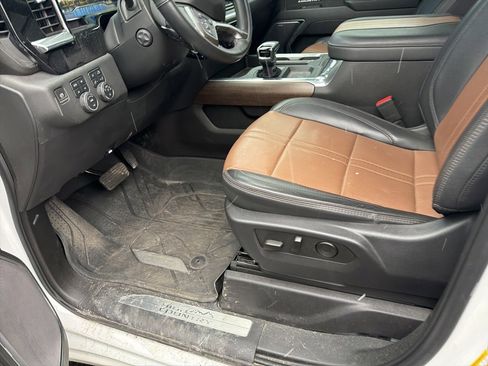 Used 2023 Chevrolet Silverado 1500 High Country w/ High Country Premium Package image 5