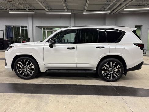 Certified 2025 Lexus LX 600 4WD w/ Luxury Package image 6