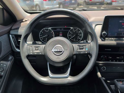 Used 2023 Nissan Rogue SV FWD image 11