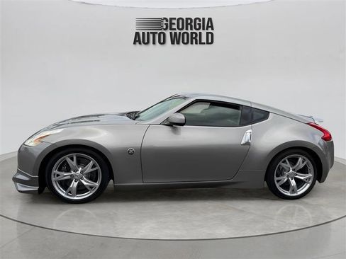 Used 2009 Nissan 370Z Coupe w/ Sport Pkg RWD image 10