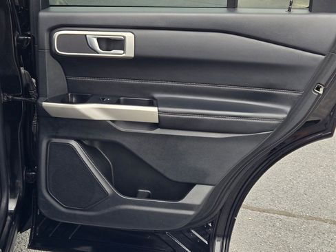 Used 2022 Ford Explorer XLT w/ Equipment Group 202A image 8