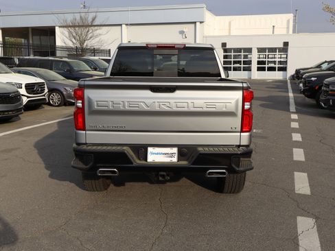 Used 2025 Chevrolet Silverado 1500 LT Trail Boss w/ Convenience Package II image 9