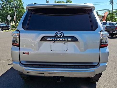Certified 2022 Toyota 4Runner TRD Off-Road AWD/4WD image 5