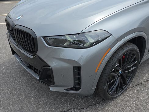 New 2026 BMW X5 xDrive40i w/ M Sport Package AWD/4WD image 10
