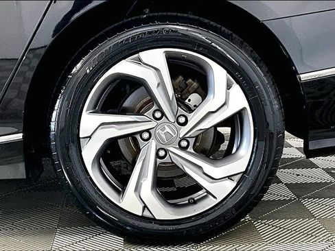 Used 2018 Honda Accord EX image 8