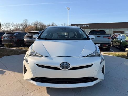 Used 2017 Toyota Prius Four image 8
