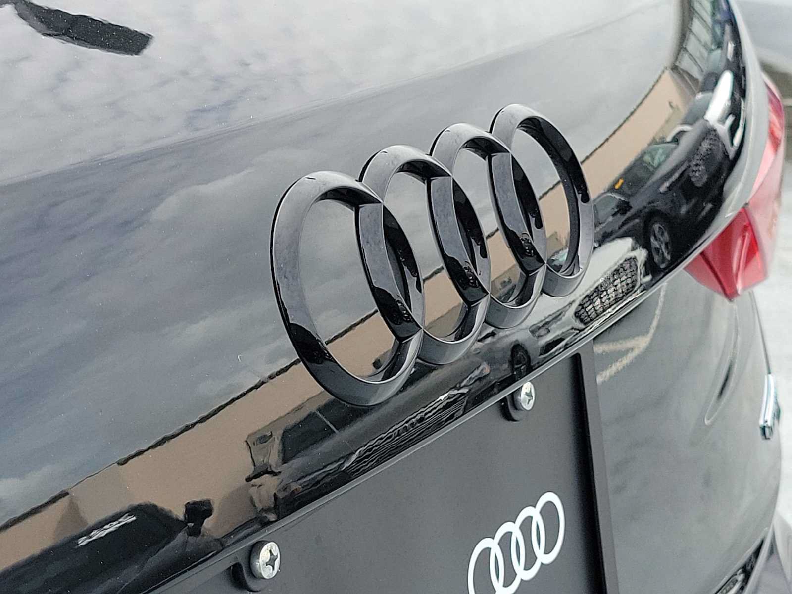 Certified 2025 Audi Q3 2.0T Premium w/ Convenience Package AWD/4WD image 10