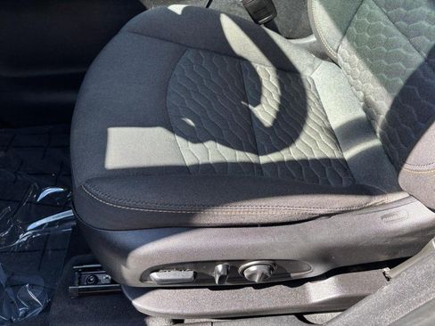 Used 2019 Chevrolet Equinox LT FWD image 19