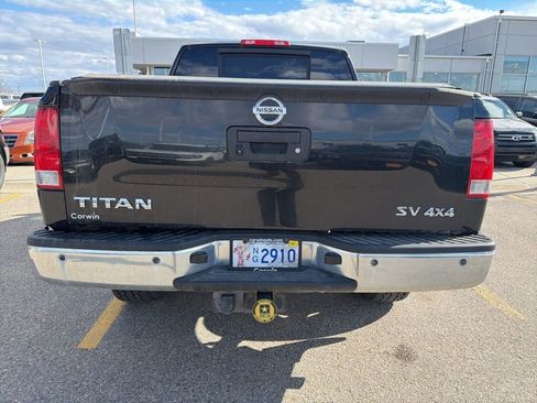 Used 2014 Nissan Titan SV w/ SV Value Truck Package AWD/4WD image 5