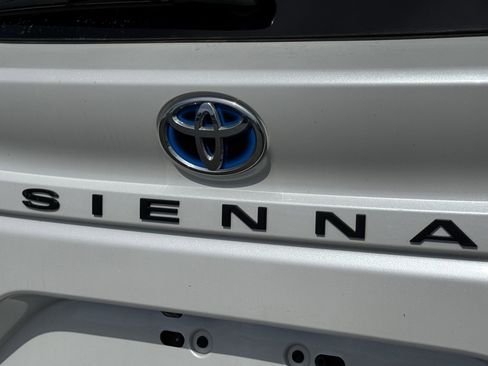 Used 2024 Toyota Sienna XLE image 22