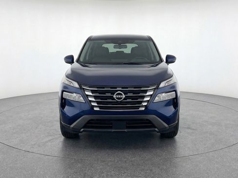 Used 2025 Nissan Rogue SV image 2