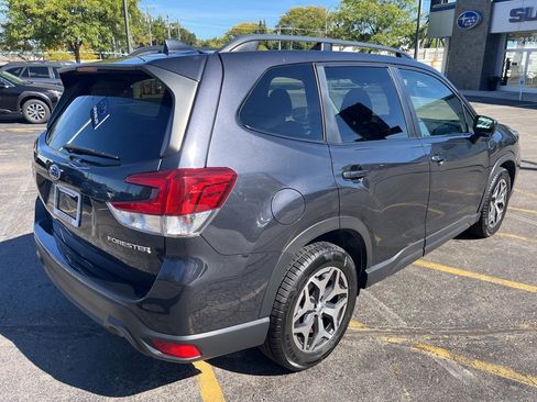 Used 2019 Subaru Forester Premium w/ All-Weather Package image 5
