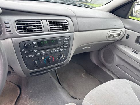 Used 2004 Ford Taurus SE FWD image 14