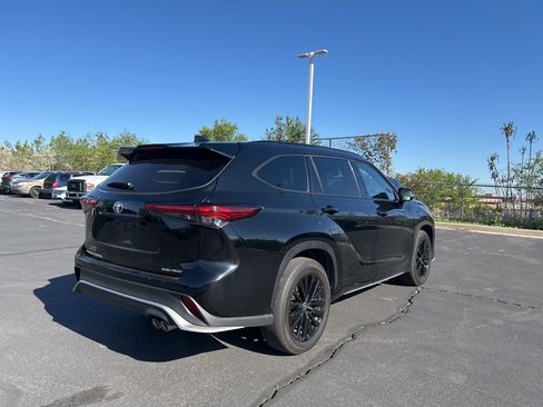Used 2023 Toyota Highlander XSE AWD/4WD image 4