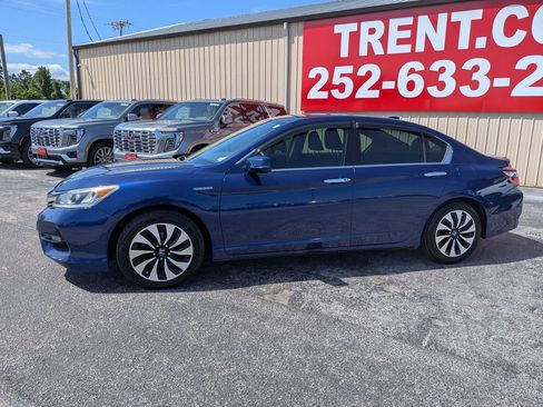 Used 2017 Honda Accord Hybrid Sedan image 2