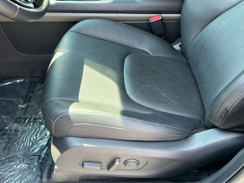 Used 2025 Kia Carnival SX FWD image 29