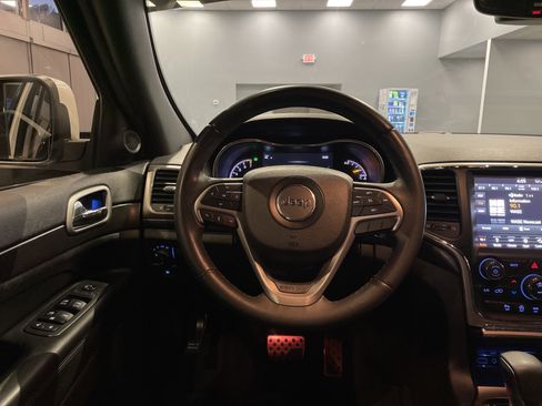 Used 2018 Jeep Grand Cherokee Laredo image 19